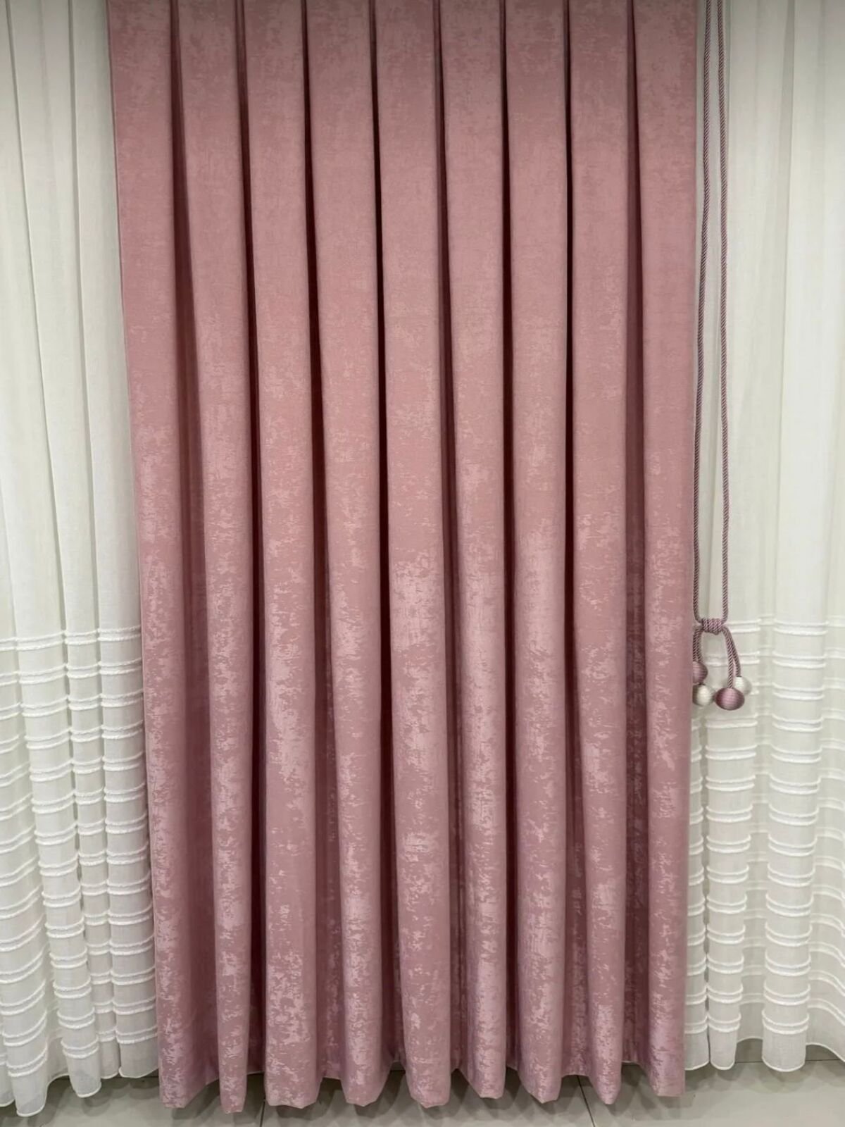 803a8a24-24b5-4546-b052-7386f25d40ec Kadife Dokulu Lüks Fon Perde Pudra - Görsel 1